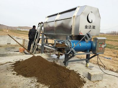 点击查看详细信息<br>标题：微滤式固液分离机猪粪现场 阅读次数：3889